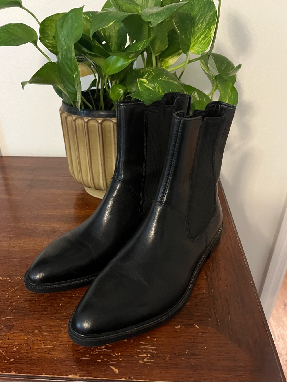 Vagabond Black Leather Chukka Chelsea Boots size 37 (US 7)